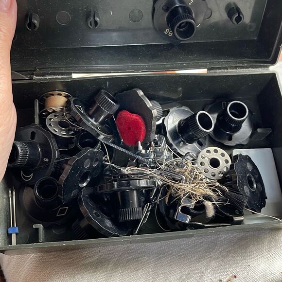 Vintage Wards Signature Sewing Machine extra parts, instruction book and quick s - Picture 5 of 13